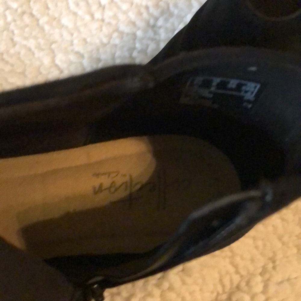Clarks Bootie - Picture 6 of 9